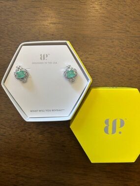 Bomb Party OG earring mint green on rhodium